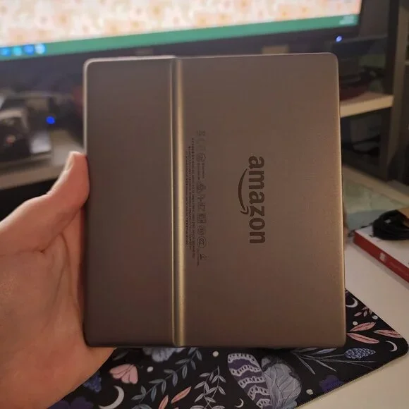 EUC Kindle Oasis 10th Generation 32gb Graphite - Picture 3 of 12